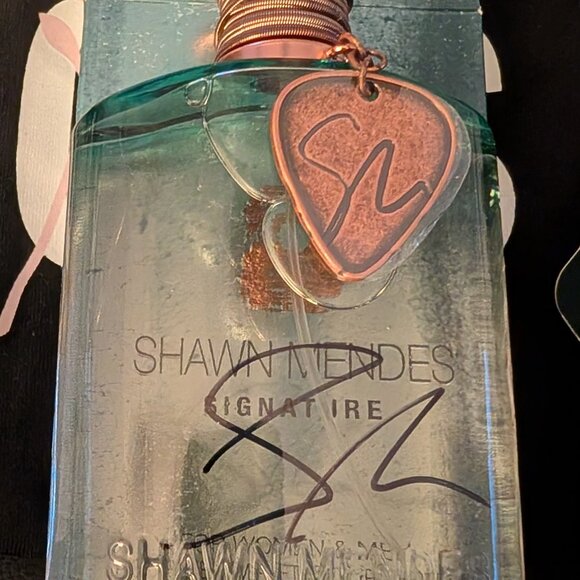 SHAWN MENDES PRIZE PACK - Picture 8 of 10